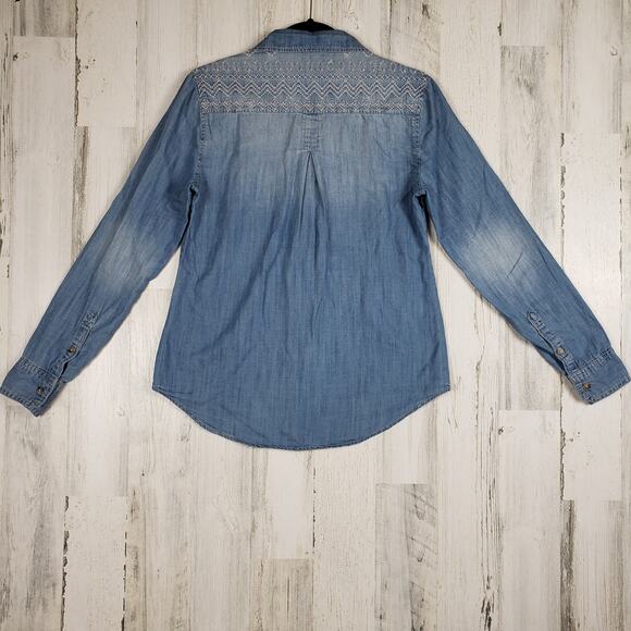 Staring At Stars Urban Outfitters Chambray Denim Embroidered Top Women's Small - Picture 11 of 16